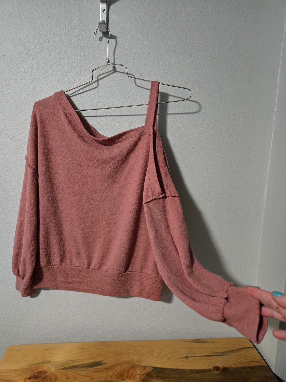 Daytrip Off-Shoulder One-Shoulder Long Sleeve Top in Dusty Rose